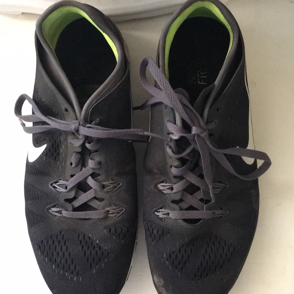 *USED* NIKE RUNNING SHOES